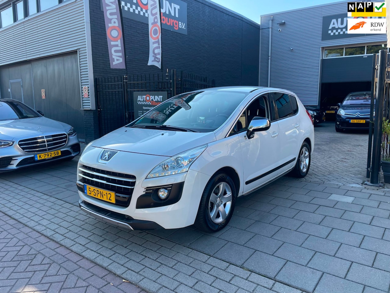Peugeot 3008 - 2.0 HDiF HYbrid4 Blue Lease 2e Eig! Trekhaak Airco NAP APK - AutoWereld.nl