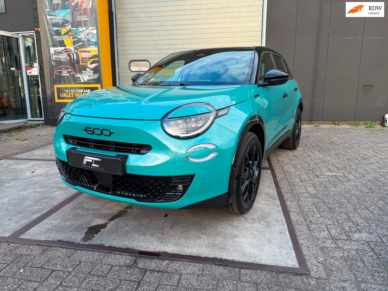 Fiat 600 - 1.2 Hybrid Sport 145PK | Automaat | Leder/Alcantara | CarPlay | Massage | 2 jaar garantie - AutoWereld.nl