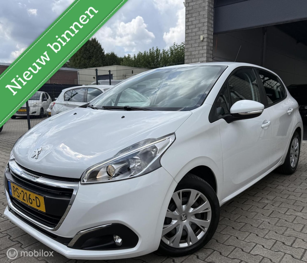 Peugeot 208 - 1.2 PureTech Blue Lion / BJ 2017 / 2De Eigenaar! - AutoWereld.nl