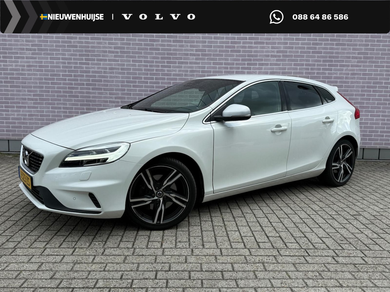 Volvo V40 - 2.0 T5 R-Design | Trekhaak | Achteruitrijcamera | Parkeersensoren | BLIS | Cruise Control - AutoWereld.nl