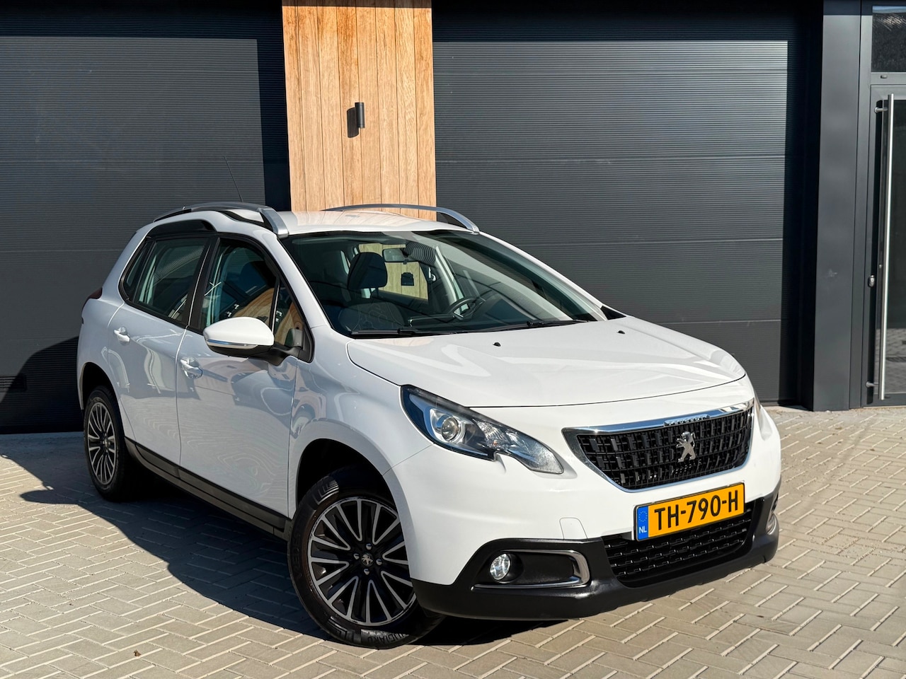Peugeot 2008 - 1.2 PureTech Blue Lion(bj2018)NAVI|PARKSENSOR|CRUISE - AutoWereld.nl