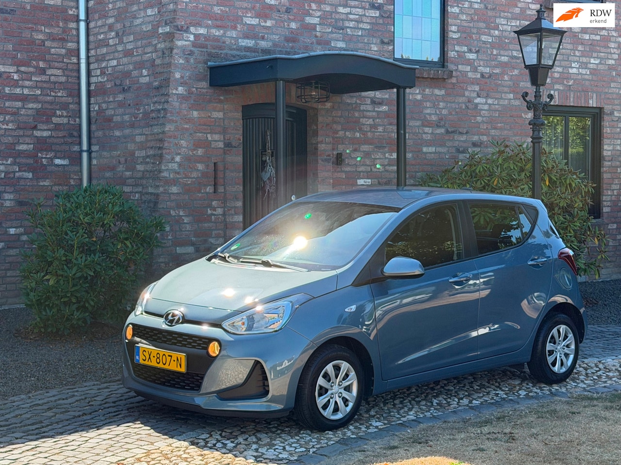 Hyundai i10 - 1.0i Comfort Navi Cruise control Airco - AutoWereld.nl