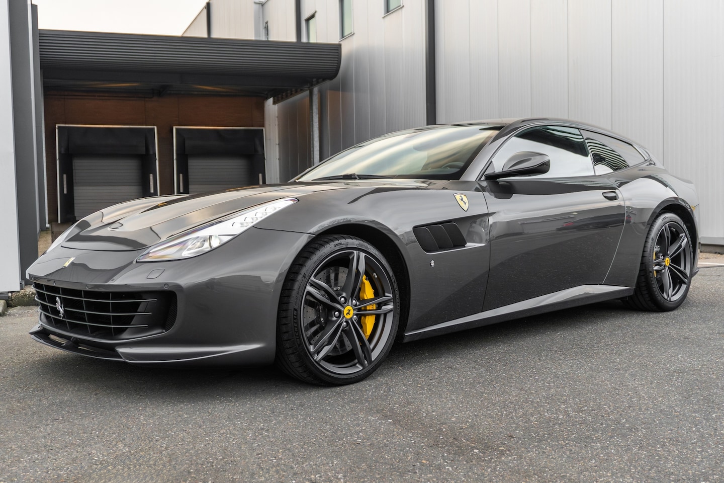 Ferrari GTC4 - - Grigio Silverstone - Warranty - Lift - Ventilated Seats - Carbon - AutoWereld.nl