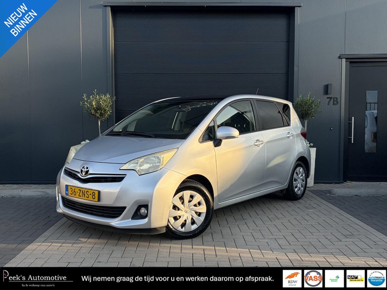 Toyota Verso S - 1.3 VVT-i Aspiration | Automaat | Climate | Panoramadak | Camera | Trekhaak | All season b - AutoWereld.nl