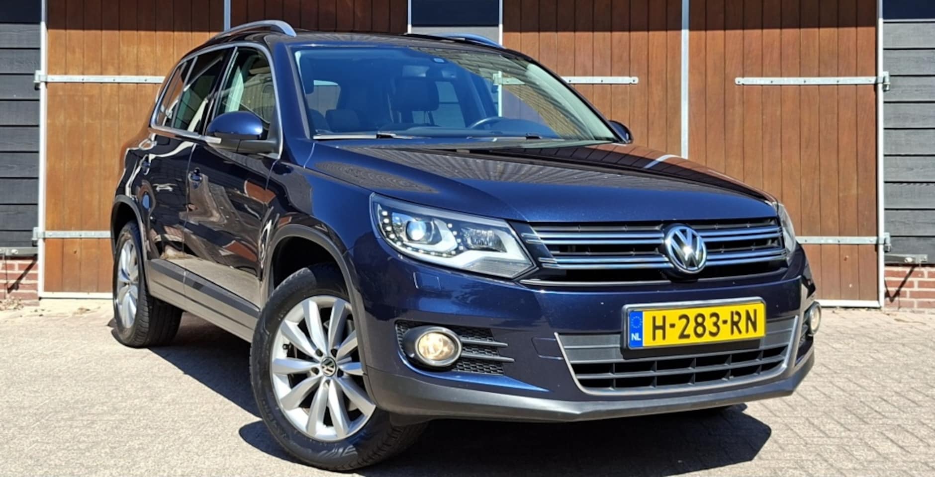 Volkswagen Tiguan - 2.0 TSI Sport&St.4M | Trekhaak | Panorama dak | 4x4 | Automaat | Bluetooth - AutoWereld.nl
