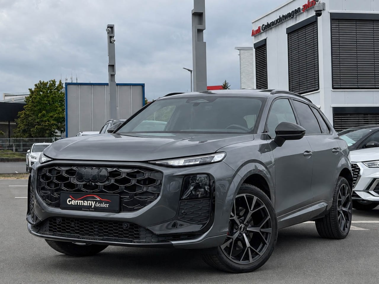 Audi Q3 - 1.5 e-hybrid 272pk S-Line Pano Sonos Head-Up Motor-Sound Oled Keyless M-Led 20-Inch - AutoWereld.nl