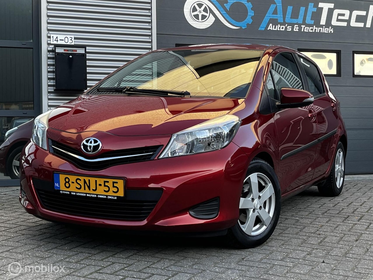 Toyota Yaris - 1.3 VVT-i Automaat Camera CarPlay Cruise Dealer Onderhouden - AutoWereld.nl