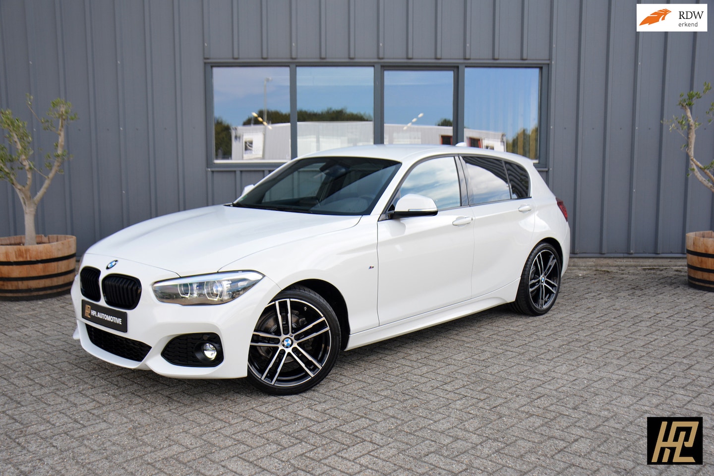 BMW 1-serie - 118i Edition M Sport Shadow Executive * 18" Breedset * Navi * Stoelverwarming * PDC * Top - AutoWereld.nl