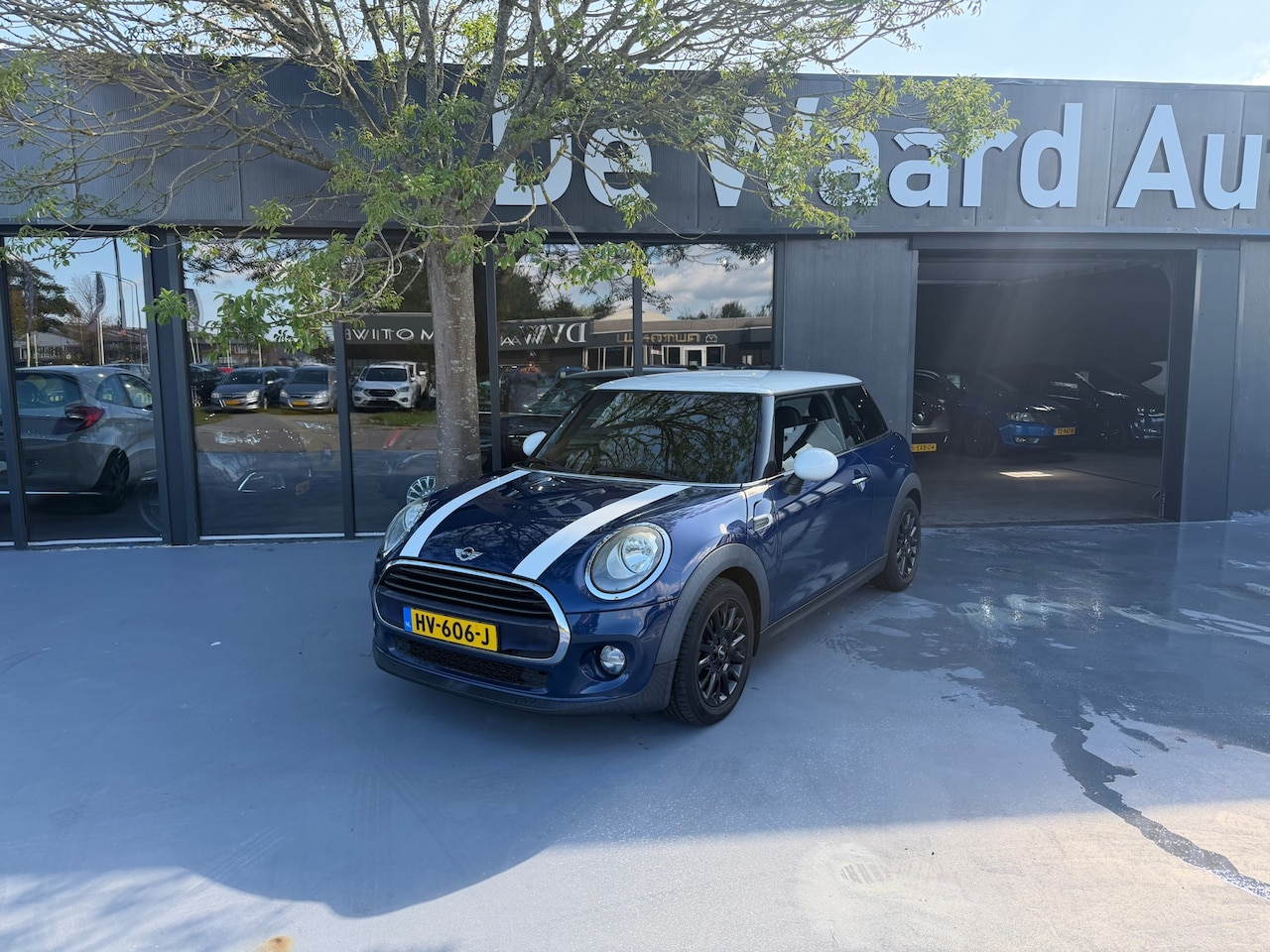 MINI 3-Deurs - 1.5 Cooper/ airco/cruise/navi/NAP/ LM Velgen/12 maanden garantie - AutoWereld.nl
