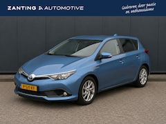 Toyota Auris - 1.8 Hybrid Dynamic | Trekhaak | Camera | 4-Season banden | Netjes Onderhouden | Climate Co