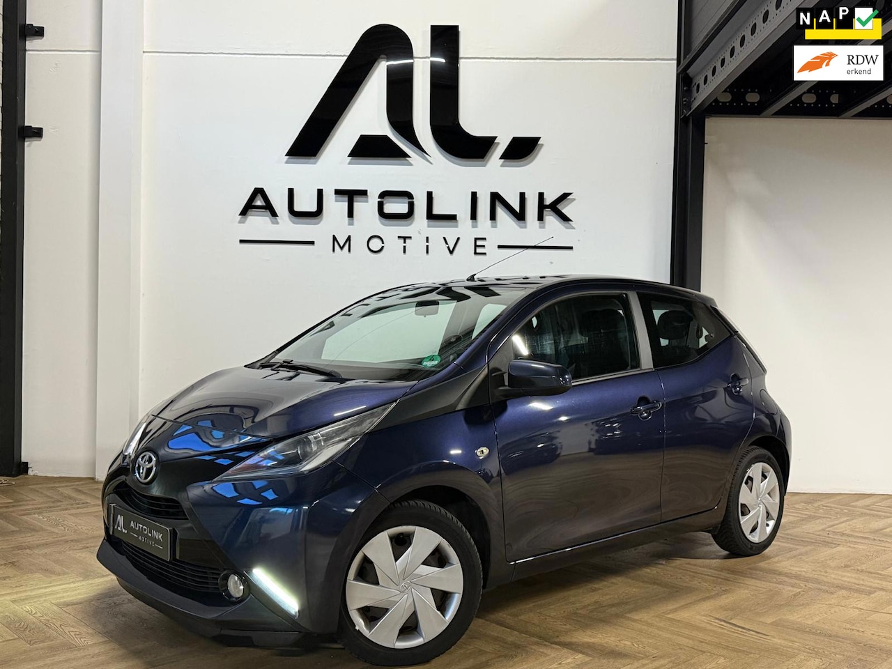 Toyota Aygo - 1.0 VVT-i x-play |AIRCO|CRUISECONTROL|NAP|CAM - AutoWereld.nl