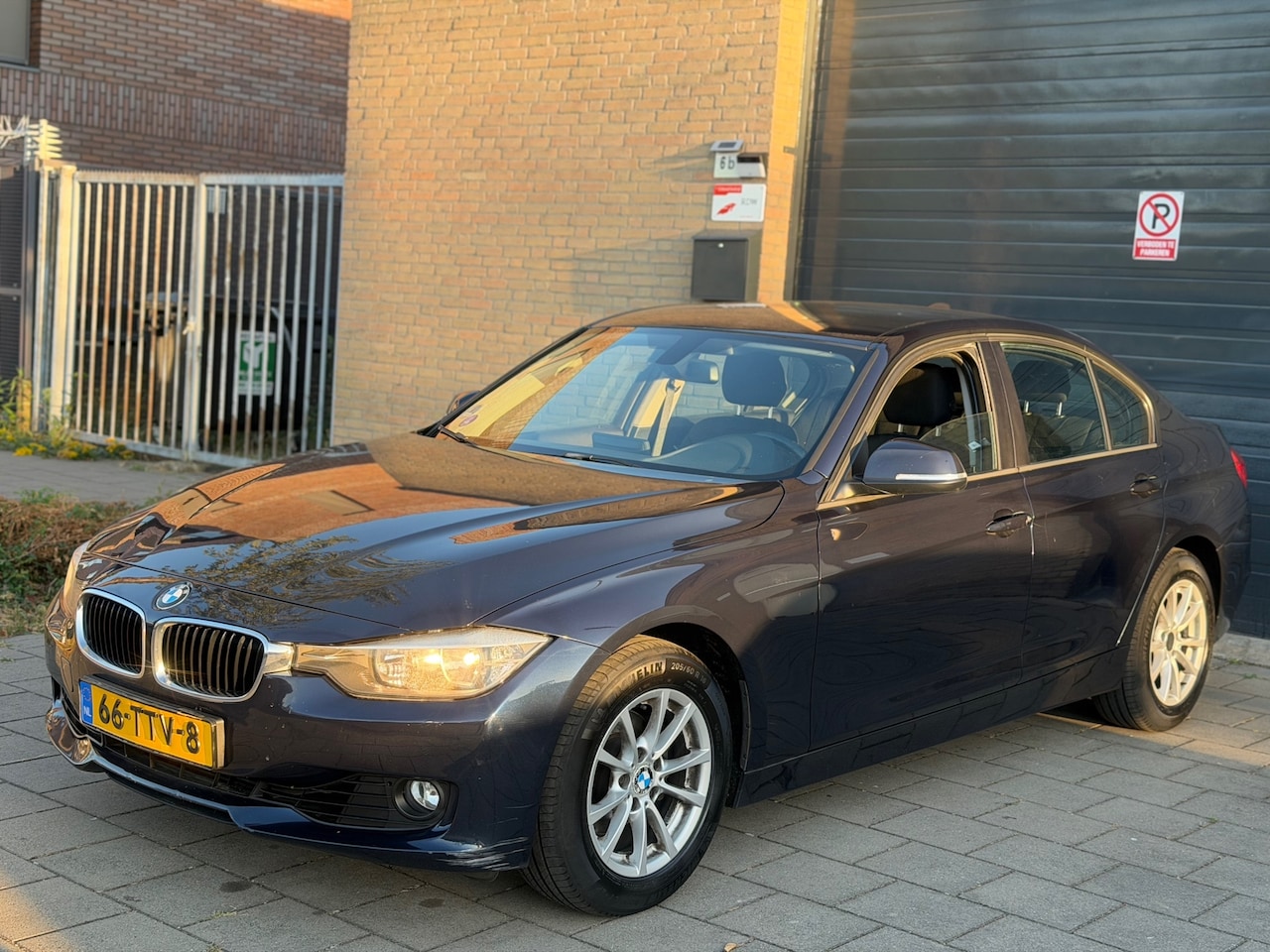 BMW 3-serie - 320i High Executive Automaat Navi Climate Cruise Control - AutoWereld.nl