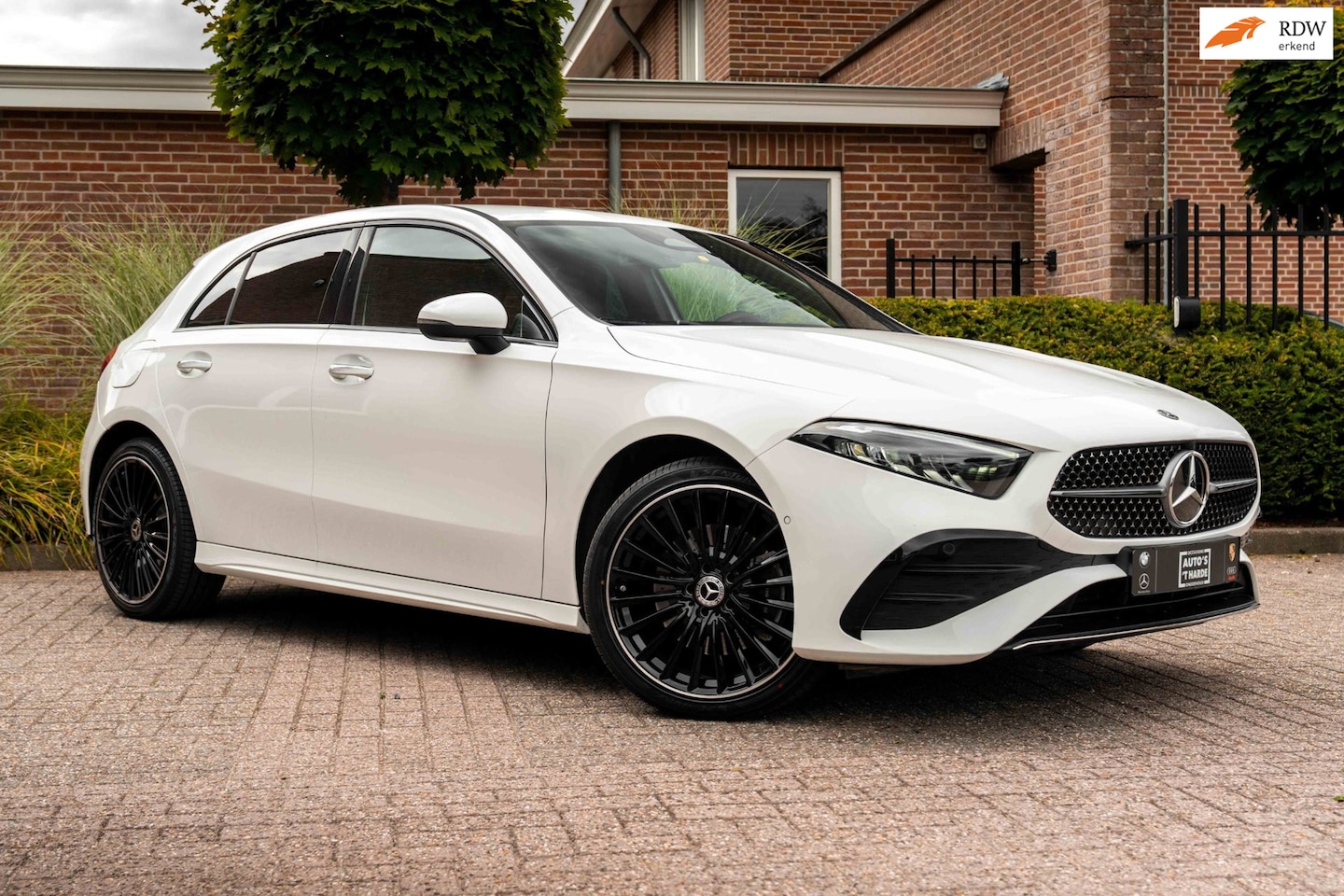 Mercedes-Benz A-klasse - 250 e AMG Line 218 PK 1e Eig Sfeerverlichting Widescreen Keyless Camera 19'' - AutoWereld.nl