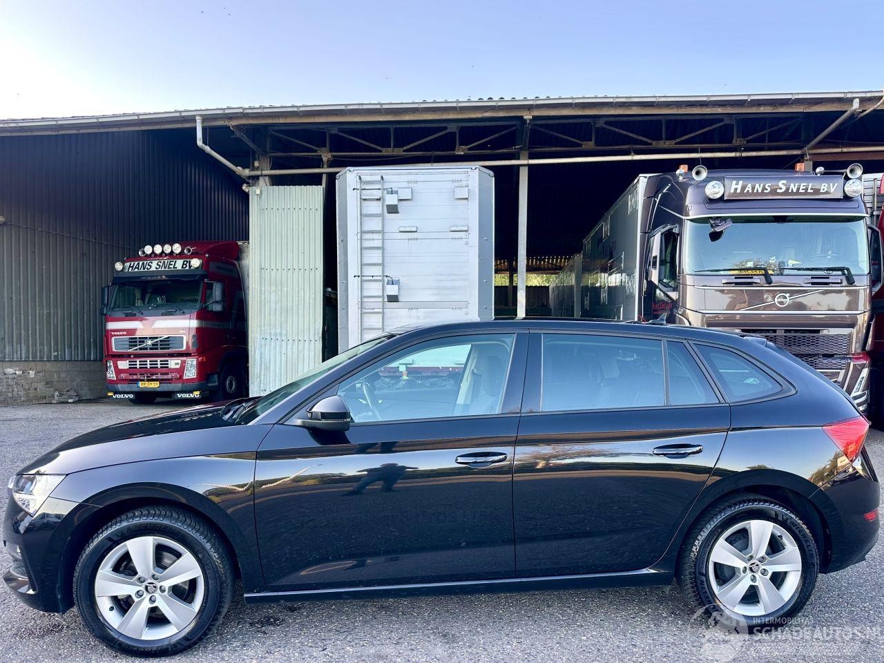 Skoda Scala - 1.0 TSI 110pk 6-bak Ambition - nap - 1e eig - navi - virtual - front + line assist - trekh - AutoWereld.nl