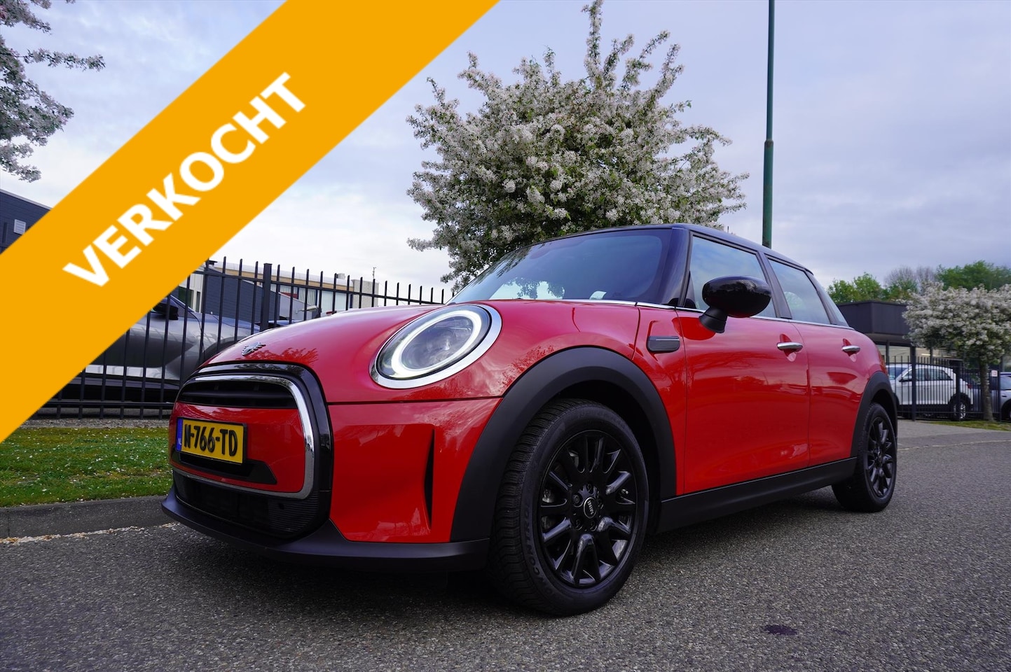 MINI 5-Deurs - Mini (f55) 1.5 136pk Cooper Buss Edit Clima Xenon Sportst Multi Media Groot - AutoWereld.nl