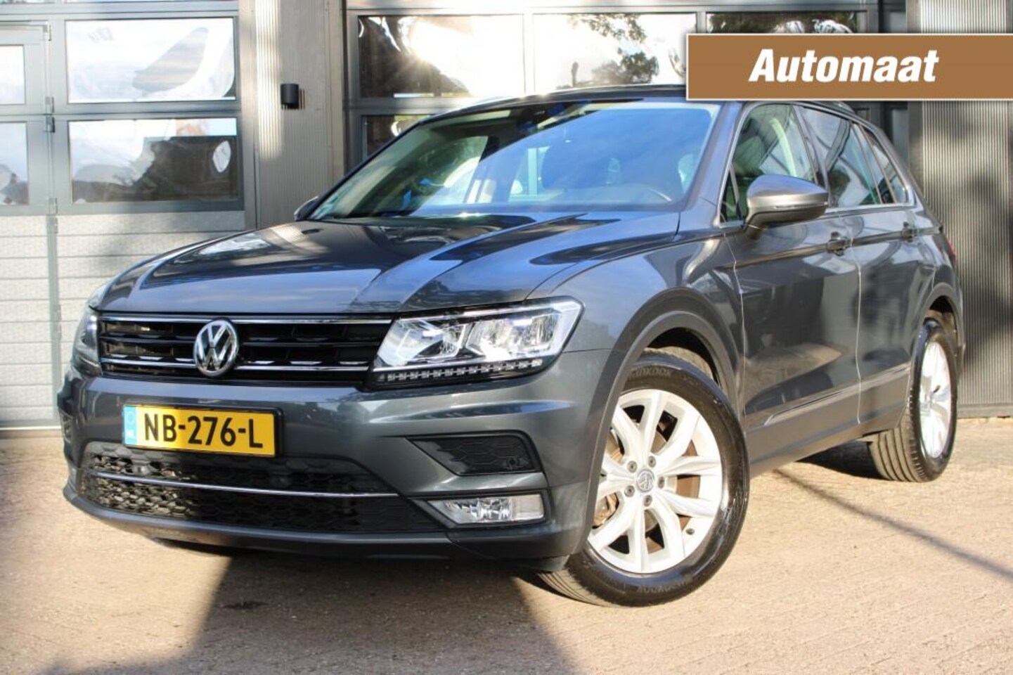 Volkswagen Tiguan - 1.4 TSI ACT HIGHLine Automaat .  1e eigenaar **NL-auto** trekhaak /  led - AutoWereld.nl