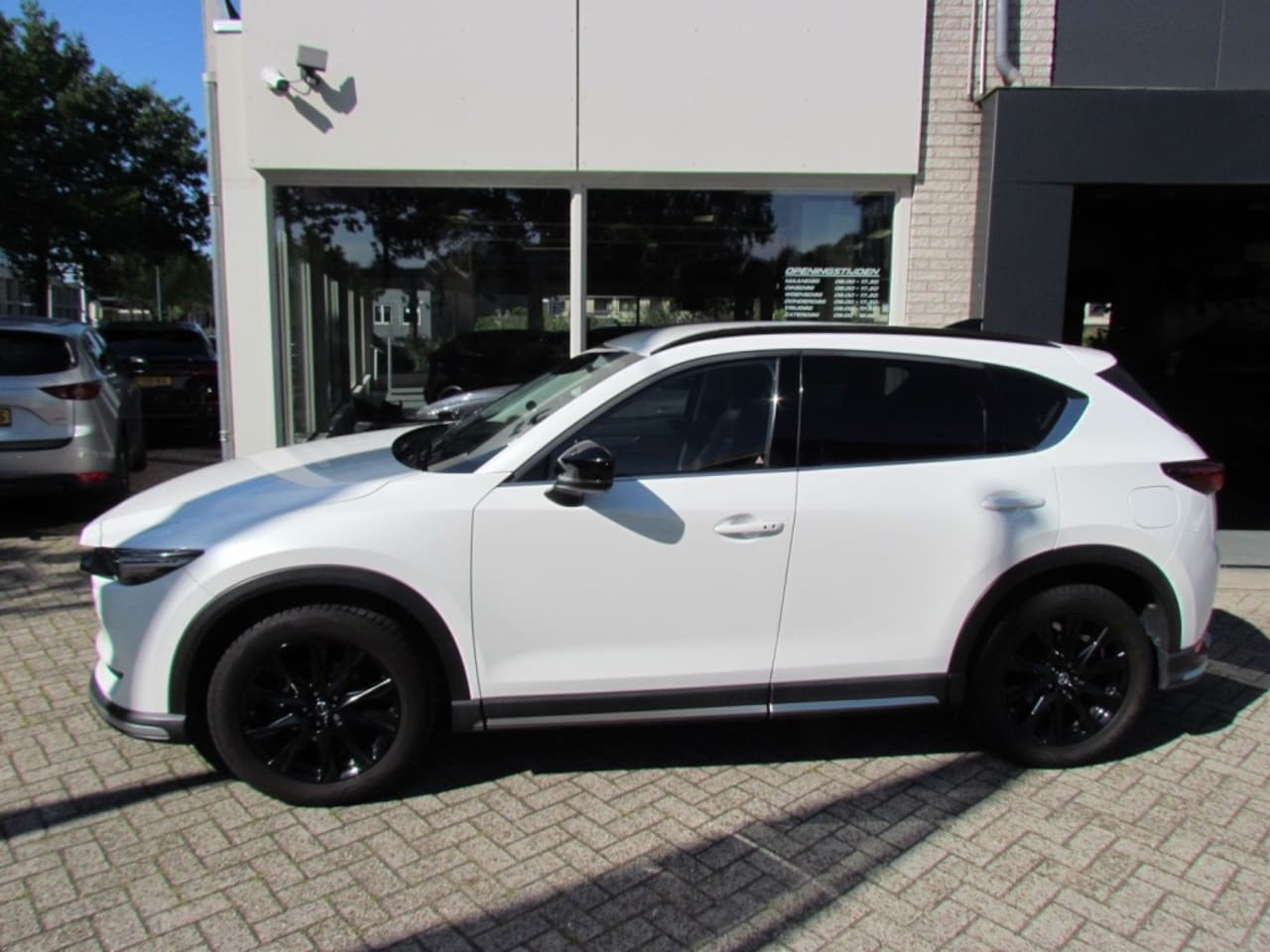 Mazda CX-5 - 2.0 Skyactiv-G 165pk 6AT 2WD Luxury Black Edition Trekhaak All Season - AutoWereld.nl