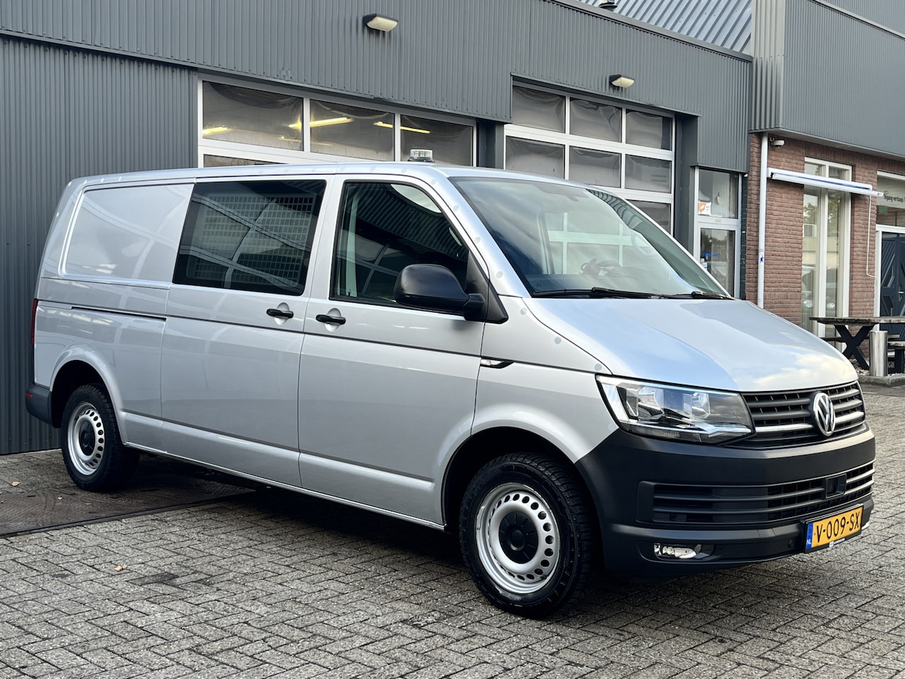 Volkswagen Transporter - 2.0 TSI L2H1 Benzine Dubbele Schuifdeur Airco Cruise controle Bpm vrij Trekhaak Klep achte - AutoWereld.nl