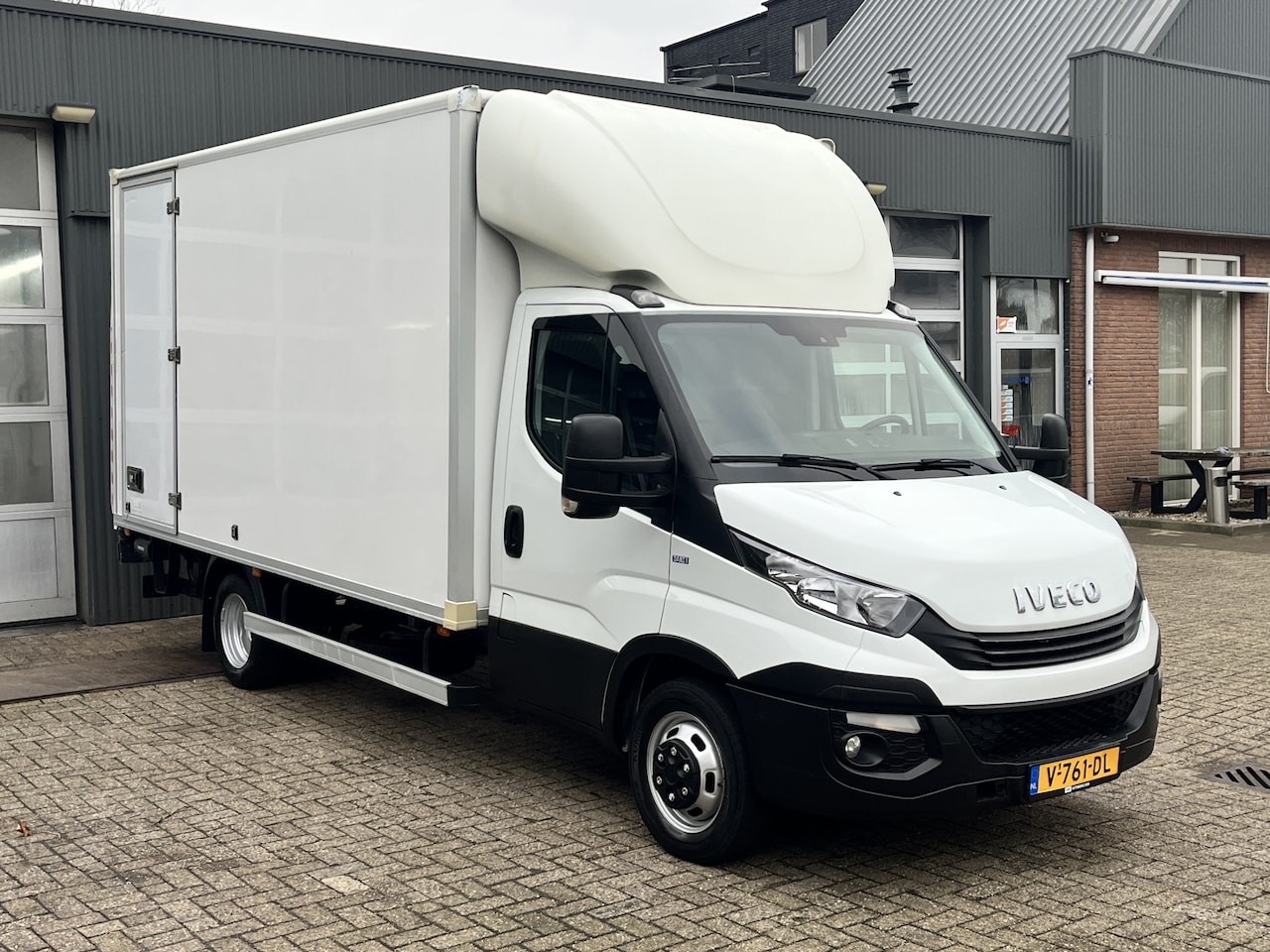 Iveco Daily - 35C16V 2.3 Himatic Automaat 800kg laadklep Trekhaak 3500kg Trekgewicht zijdeur Airco cruis - AutoWereld.nl