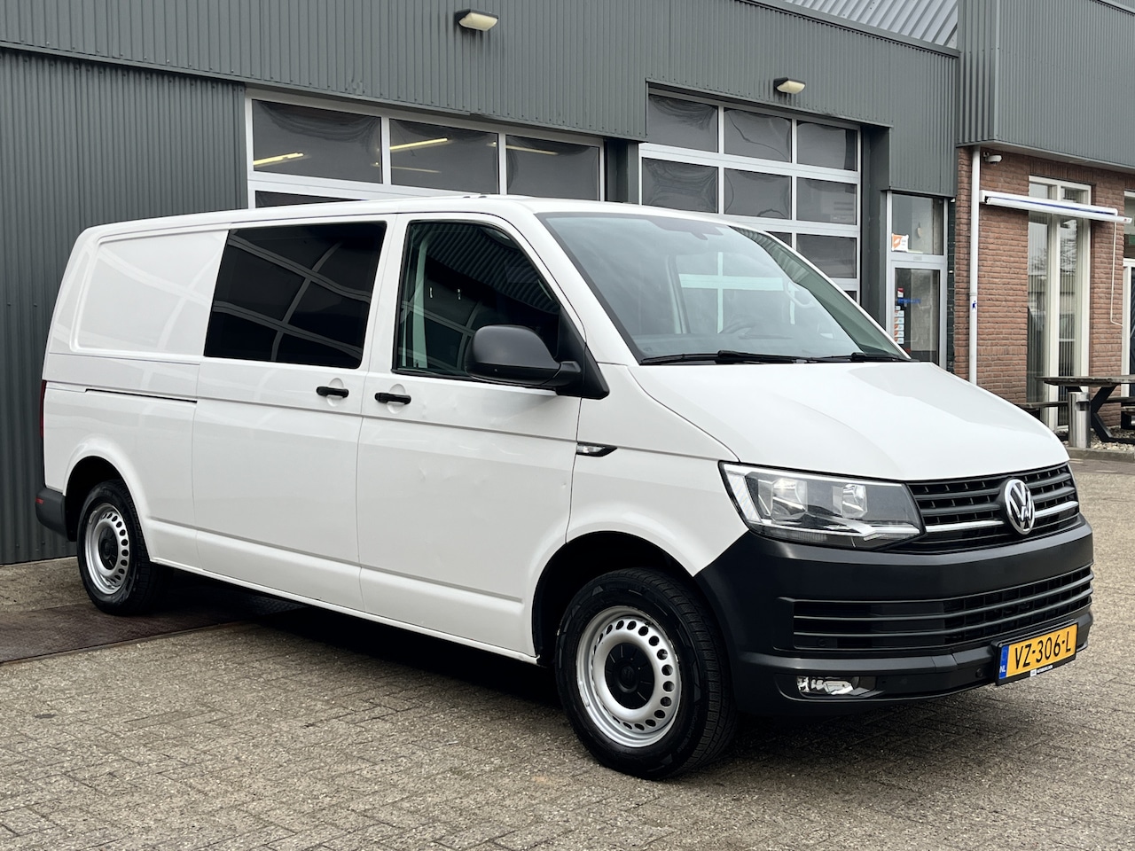 Volkswagen Transporter - 2.0 TDI L2H1 DC 4Motion 150pk 2x Schuifdeur 4x4 Btw en Bpm vrij!! Airco Cruise controle Tr - AutoWereld.nl