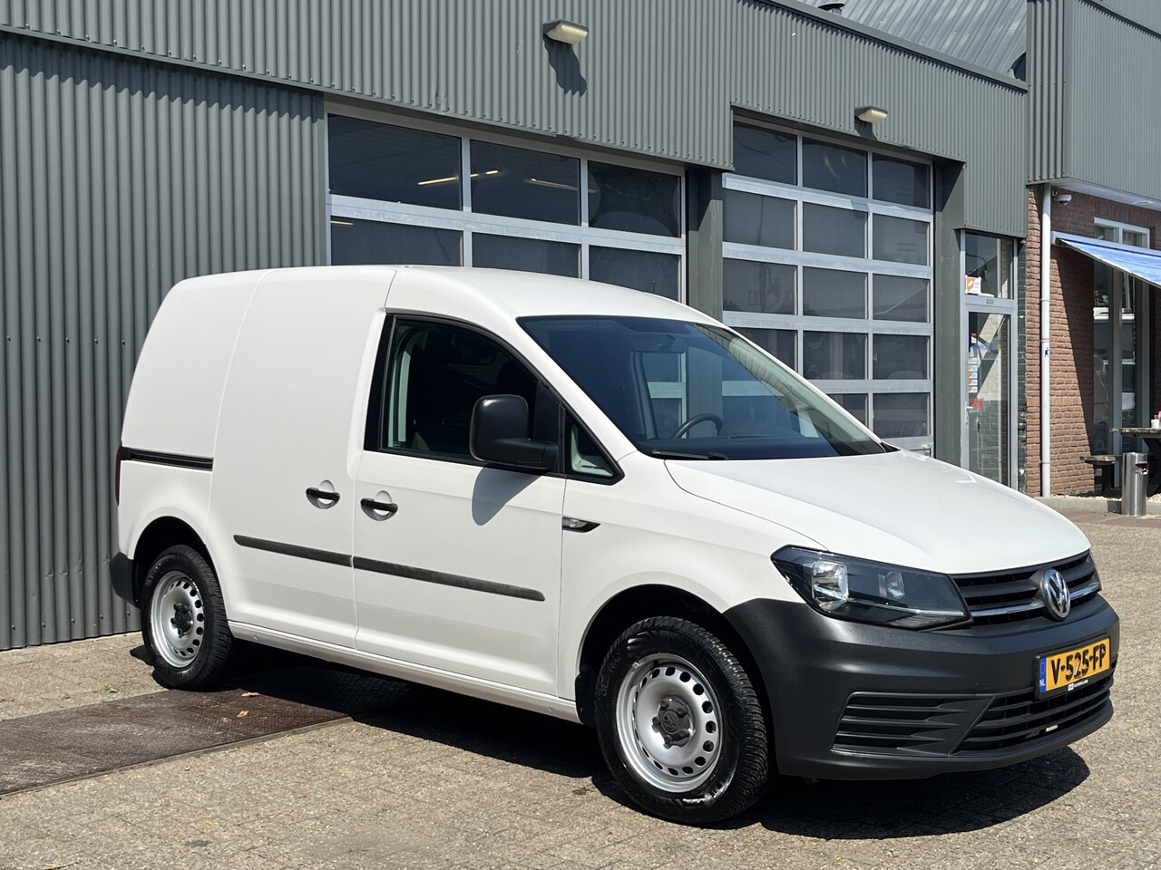 Volkswagen Caddy - 2.0 TDI L1H1 DSG Airco Cruise controle Trekhaak 1500kg trekgewicht Automaat Parkeersensore - AutoWereld.nl