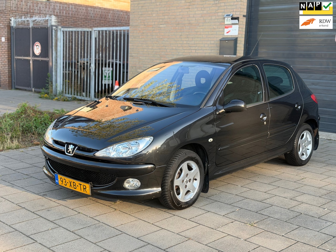 Peugeot 206 - 1.4 Air-line 3 5deurs Apk Clima Elekt pakket - AutoWereld.nl