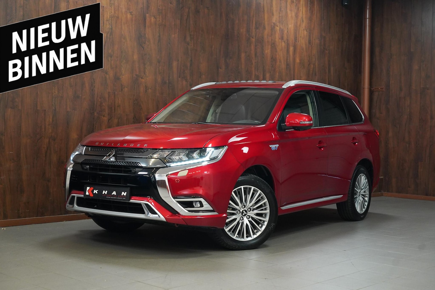 Mitsubishi Outlander - 2.4 PHEV Intense+ Panorama|CarPlay|4WD|Elektrische achterklep - AutoWereld.nl