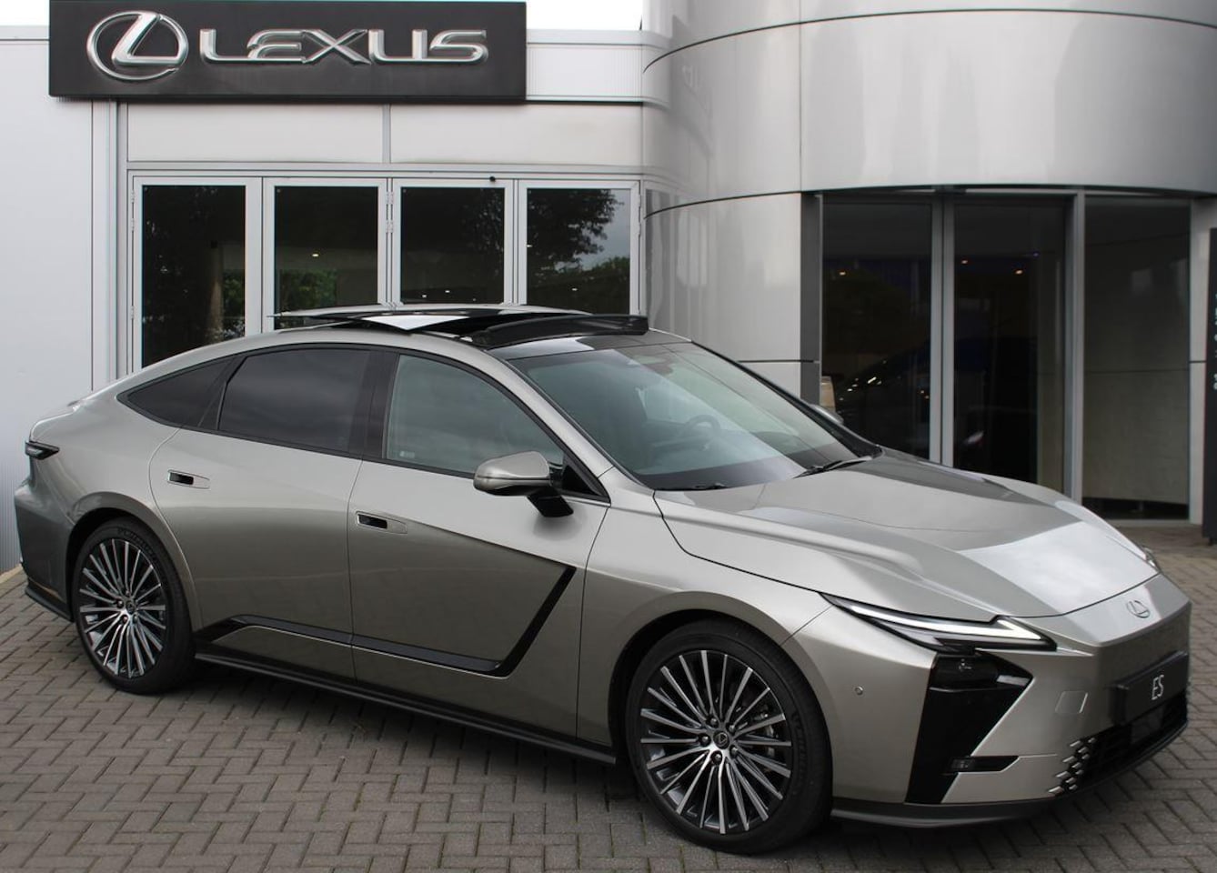 Lexus ES - 350e President Line DIRECT LEVERBAAR MARK LEVINSON SOFT-CLOSE STOELVENT 21"VELGEN - AutoWereld.nl