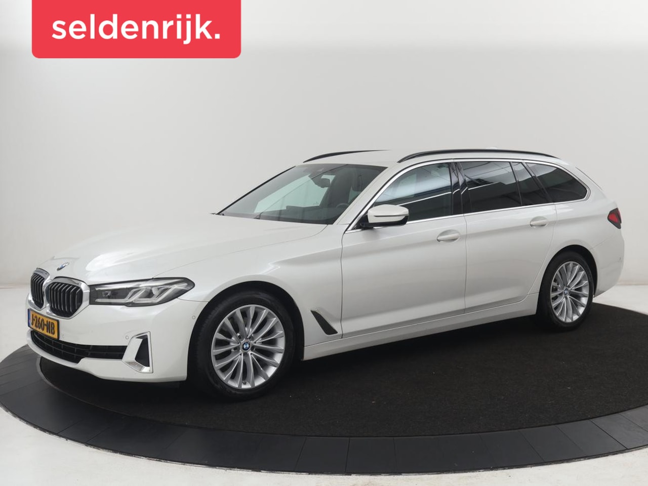 BMW 5-serie Touring - 520i High Executive Edition | Leder | Elektrische stoelen | Stoelverwarming | Cruise contr - AutoWereld.nl