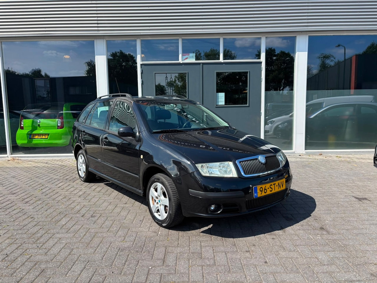 Skoda Fabia Combi - 1.4-16V Elegance/Airco/Lichtmetaal/Dakrails/Cruise control!!! - AutoWereld.nl