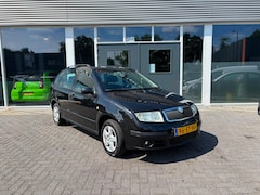 Skoda Fabia Combi - 1.4-16V Elegance/Airco/Lichtmetaal/Dakrails/Cruise control