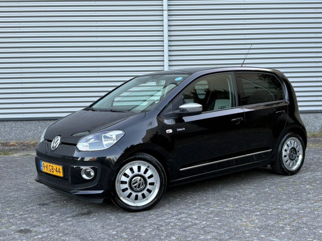 Volkswagen Up! - 1.0 high up! Airco Leder Navigatie BlueTooth Velgen - AutoWereld.nl