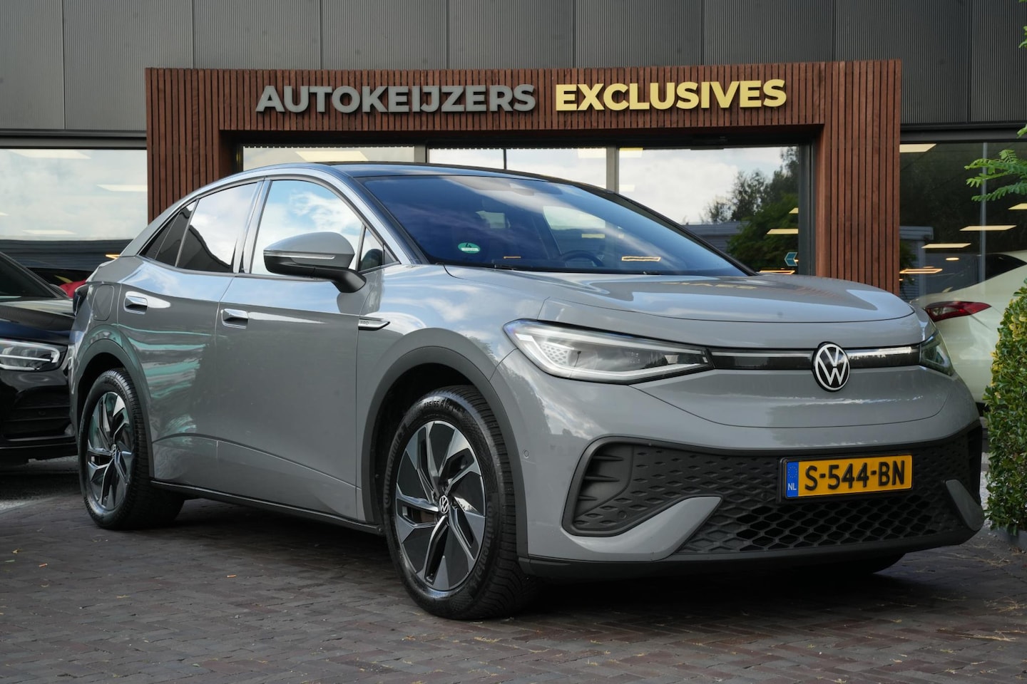 Volkswagen ID.5 - Pro 77 kWh Warmtepomp Emergency braking DAB Stuurwiel verwarmd Sfeerverlichting Verkeersbo - AutoWereld.nl
