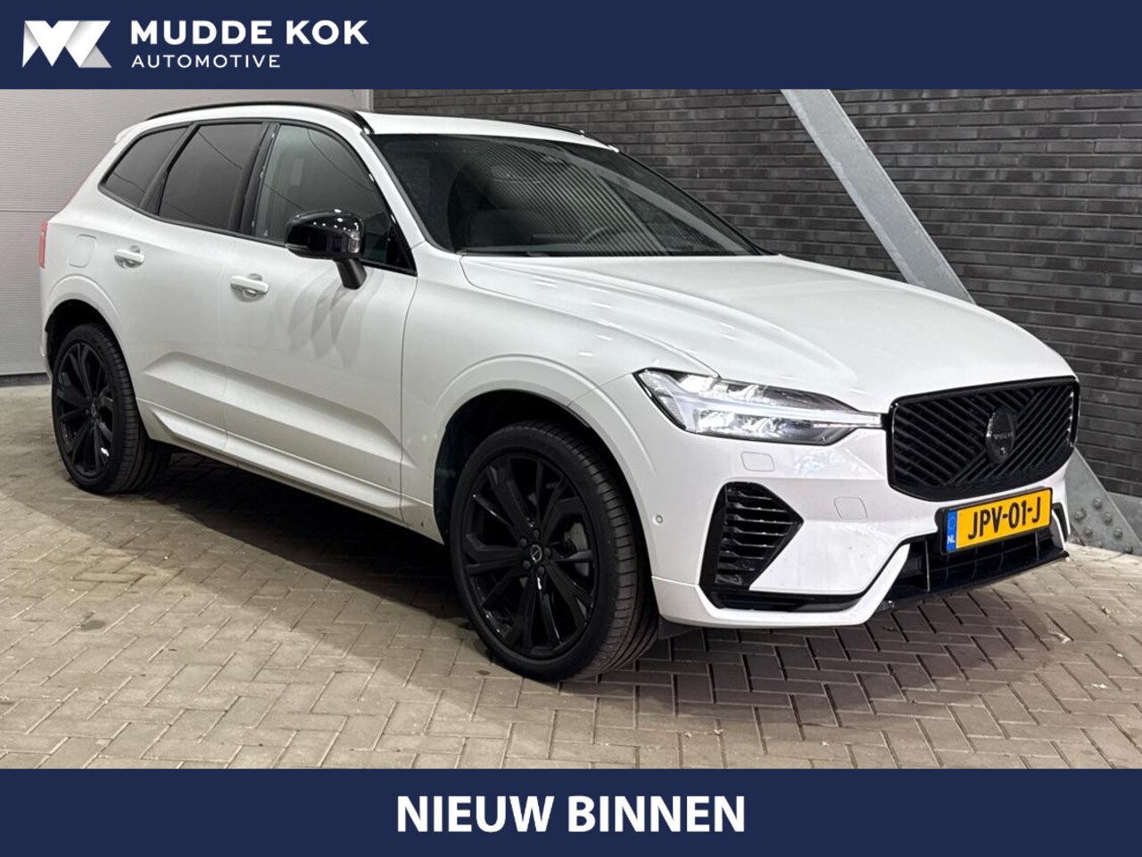 Volvo XC60 - 2.0 T6 Plug-in hybrid AWD Ultra Black Edition | Panoramadak | Trekhaak | Leder - AutoWereld.nl