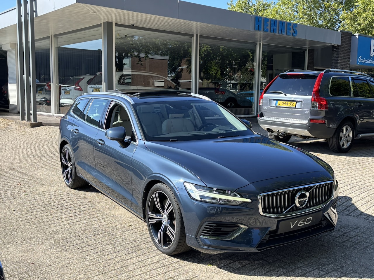 Volvo V60 - T8 AWD Inscription Panorama HeadUp 360 - AutoWereld.nl