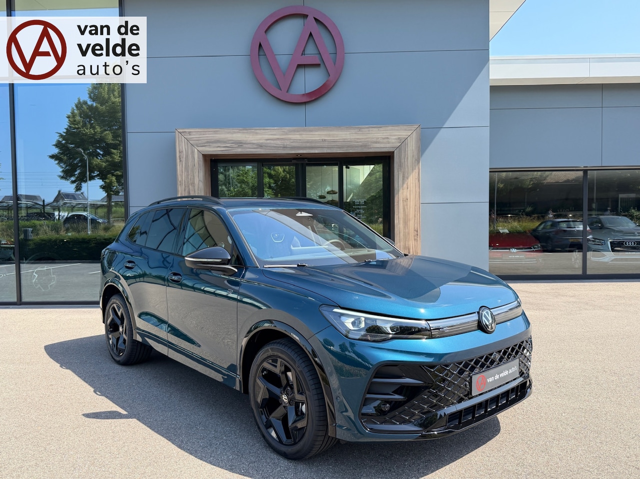 Volkswagen Tiguan - 1.5 eTSI 150pk DSG R-Line | Black line | 360 Camera | Standkachel | Head up | Dode hoek | - AutoWereld.nl