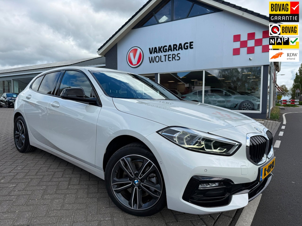BMW 1-serie - 118i Executive Sport Line Aut. RIJKLAARPRIJS! - AutoWereld.nl