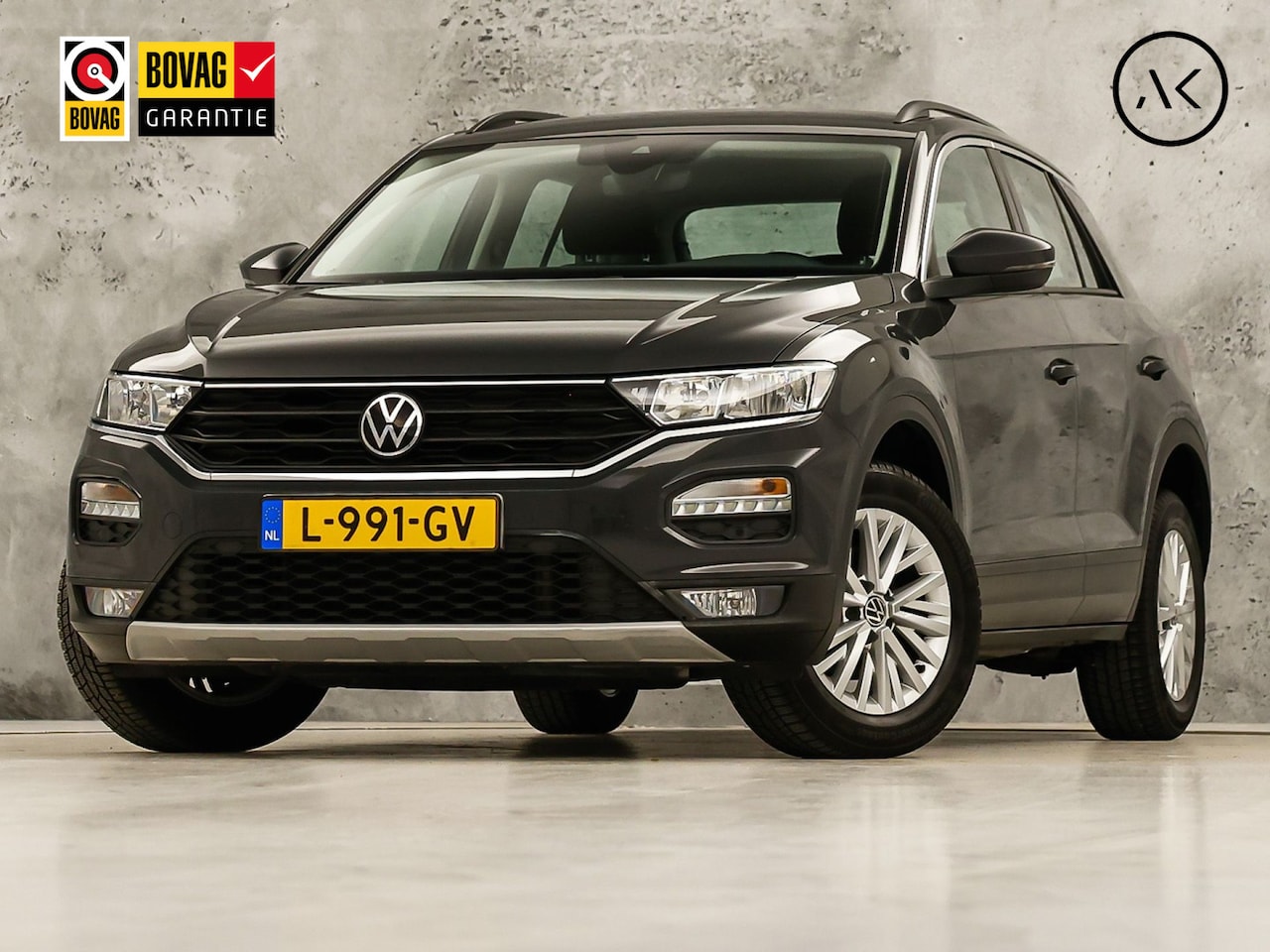 Volkswagen T-Roc - 1.0 TSI Sport (APPLE CARPLAY, 1e EIGENAAR, GROOT NAVI, LM VELGEN, SPORTSTOELEN, PARKEERSEN - AutoWereld.nl