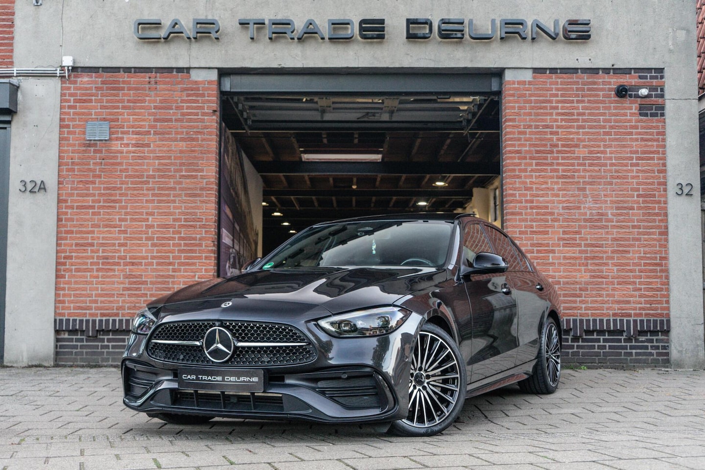 Mercedes-Benz C-klasse - 200 AMG Pano / Burmester / 360 - AutoWereld.nl