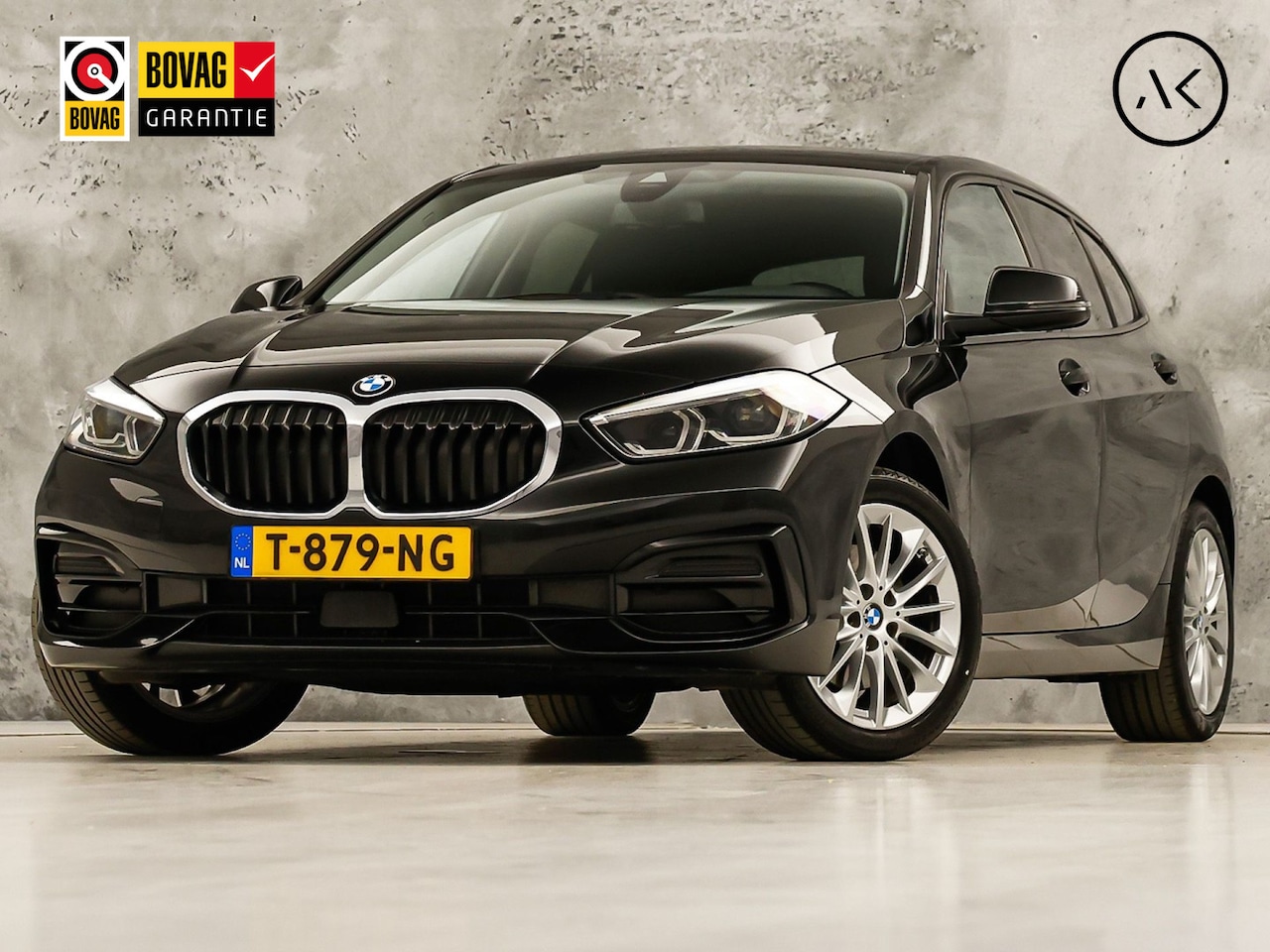 BMW 1-serie - 118i Sport Automaat (APPLE CARPLAY, DEALER ONDERHOUDEN, GROOT NAVI, CAMERA, STUUR/STOELVER - AutoWereld.nl