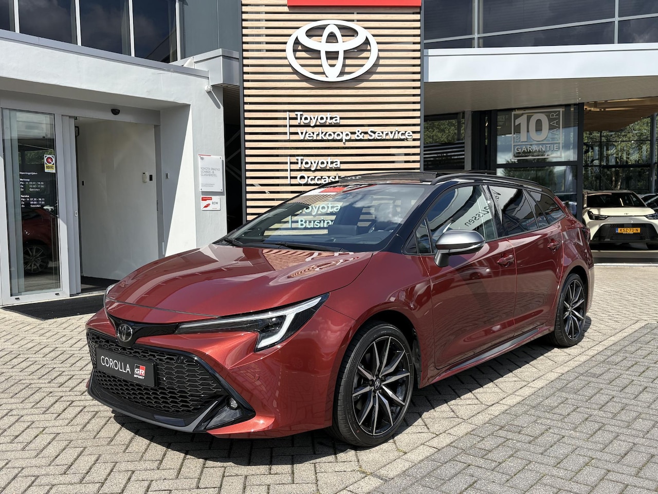 Toyota Corolla Touring Sports - Hybrid 180 GR SPORT PLUS ACTIE! VAN €48900 NU VOOR €43300! NIEUW DIRECT LEVERBAAR! SCHUIFD - AutoWereld.nl
