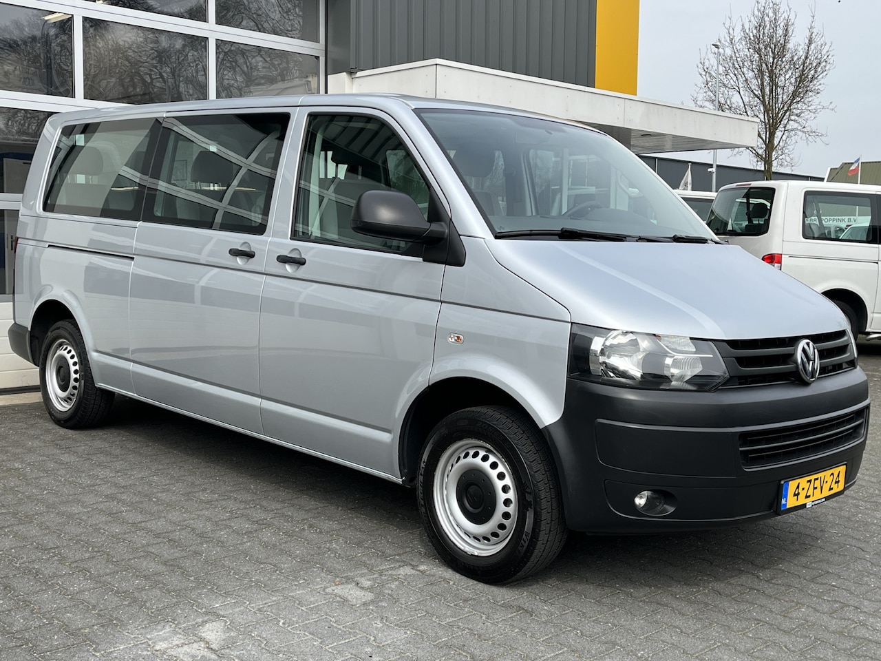 Volkswagen Transporter Kombi - 9 persoons 2.0 TDI L2H1 incl. BTW/ BPM  Airco 2-2-2-3 opstelling Lengte 2  EURO 5 Combi Pe - AutoWereld.nl