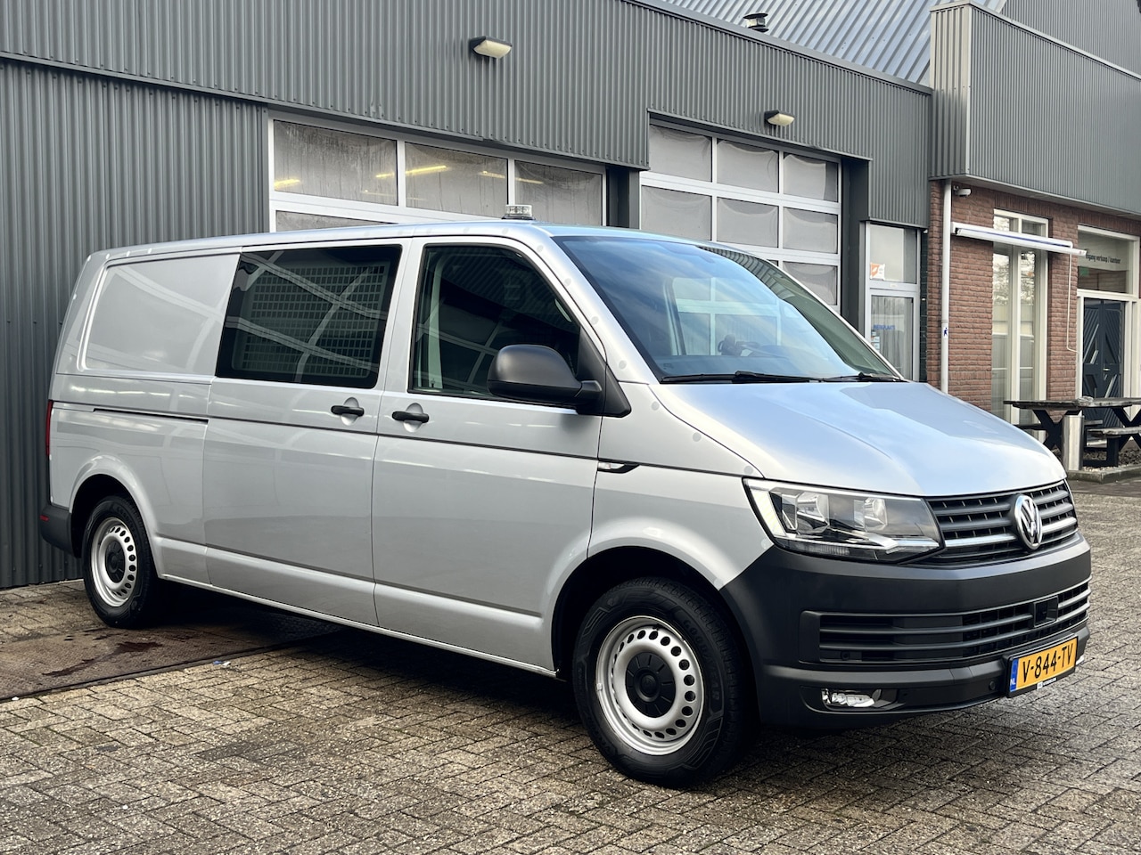 Volkswagen Transporter - 2.0 TSI L2H1 Benzine Dubbele Schuifdeur Airco Cruise controle Bpm vrij Trekhaak Klep achte - AutoWereld.nl