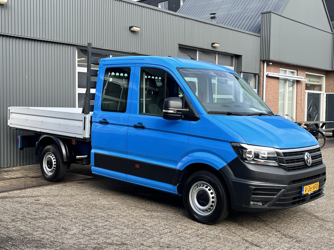 Volkswagen Crafter - 35 2.0 TDI L3 DC Airco Cruise controle Euro 6 Pick-up Telefoonverbinding Voorruit verwarmi - AutoWereld.nl