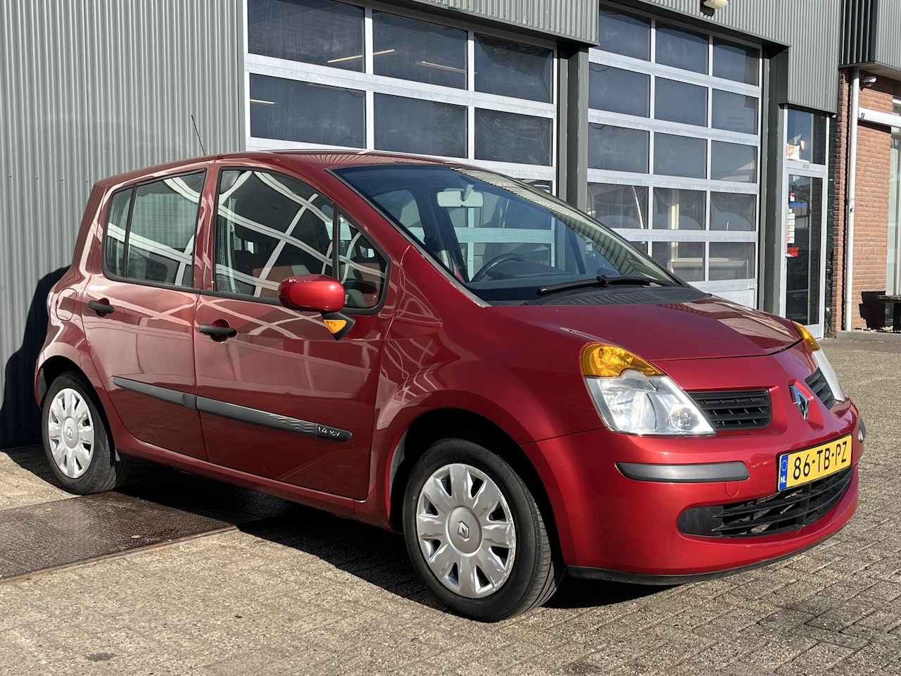 Renault Modus - 1.4-16V Air APK 04-2027 Airco Cruise controle elektrische ramen Trekhaak 900kg trekgewicht - AutoWereld.nl