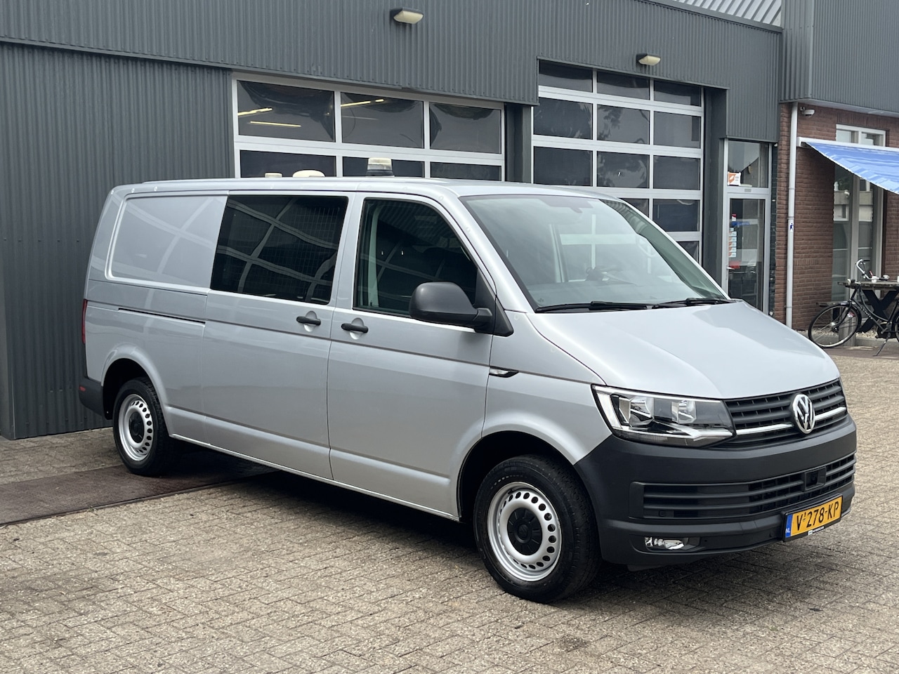 Volkswagen Transporter - 2.0 TSI L2H1 Benzine Dubbele Schuifdeur Airco Cruise controle Bpm vrij Trekhaak Klep achte - AutoWereld.nl