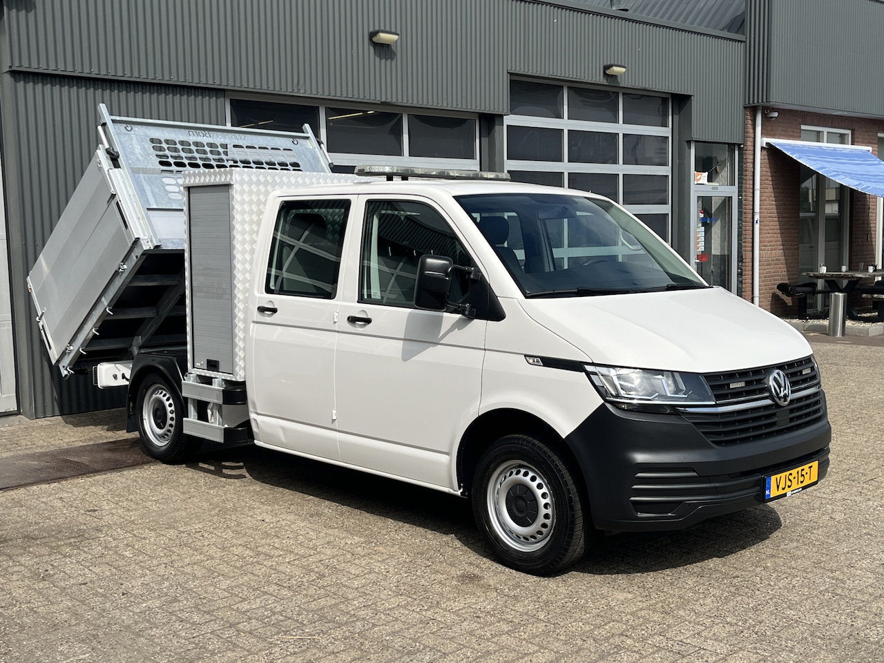 Volkswagen Transporter - 2.0 TDI L2H1 DC 30 Dubbele cabine open laadbak Airco Cruise controle trekhaak 2200kg trekg - AutoWereld.nl
