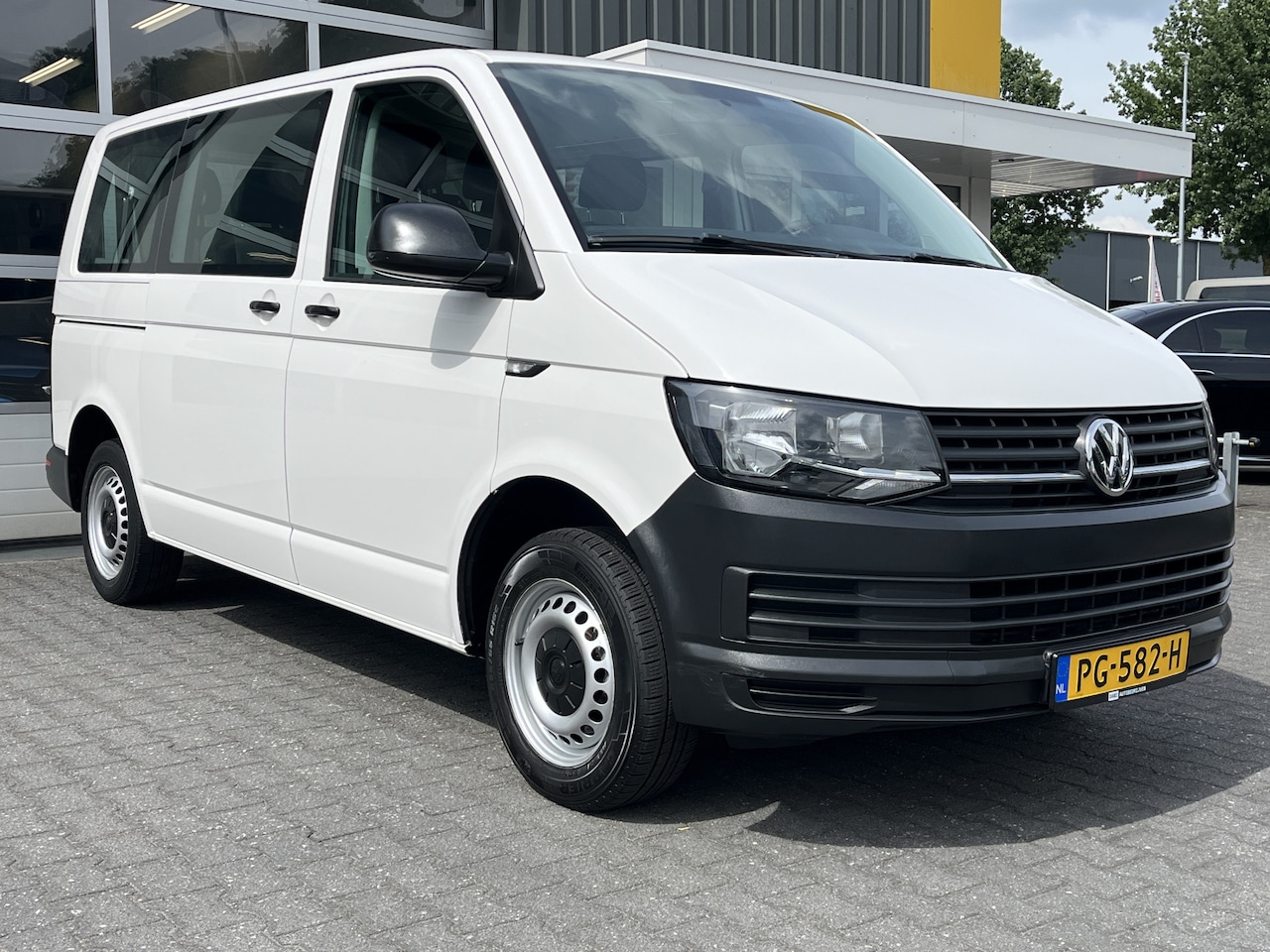 Volkswagen Transporter Kombi - 2.0 TDI L1H1 9-persoons Incl. BTW Airco EURO 6 Combi Personenbus Passenger Groepsvervoer T - AutoWereld.nl
