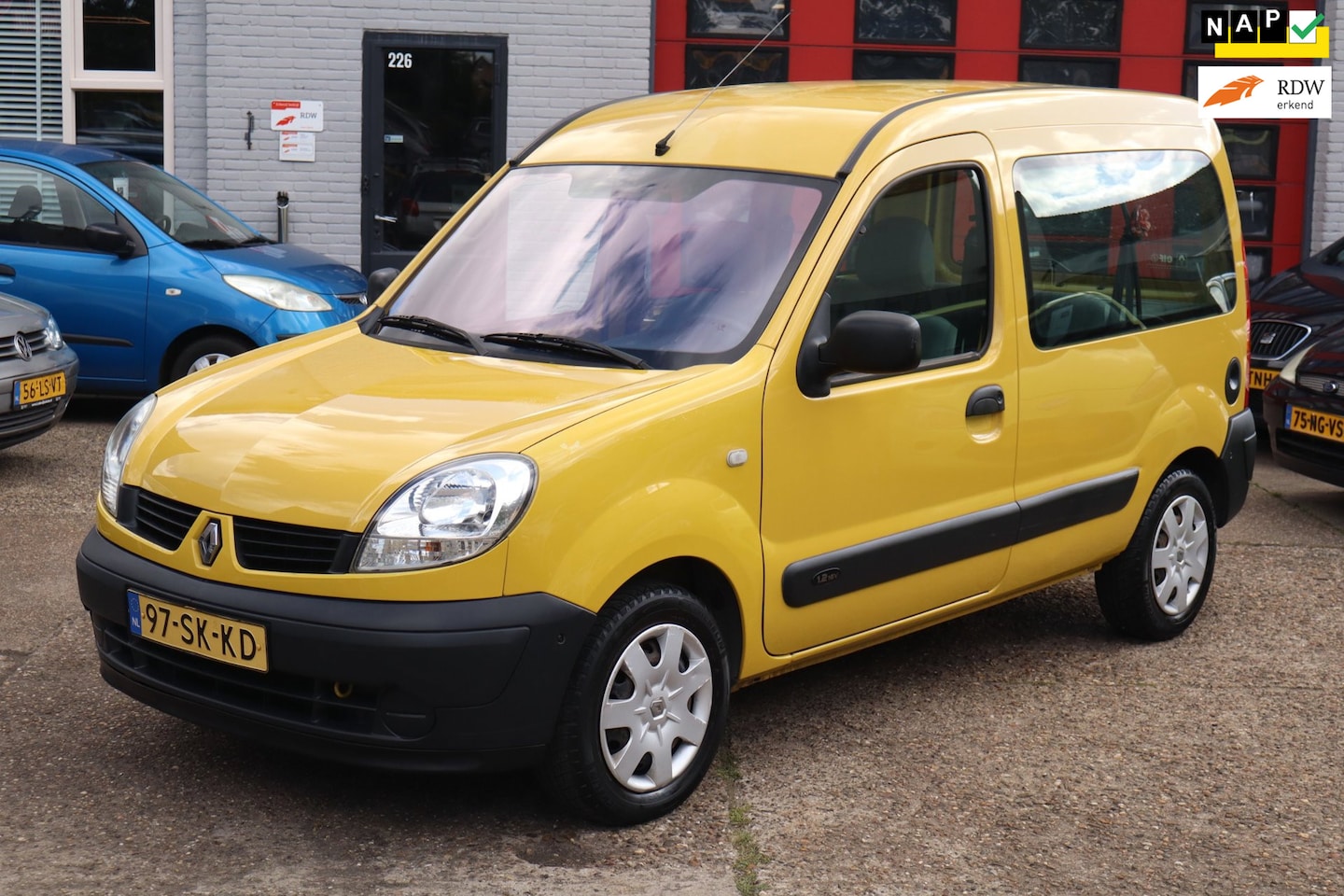 Renault Kangoo - 1.2-16V Authentique 1.2-16V Authentique , RUIME AUTO , HOGE INSTAP - AutoWereld.nl