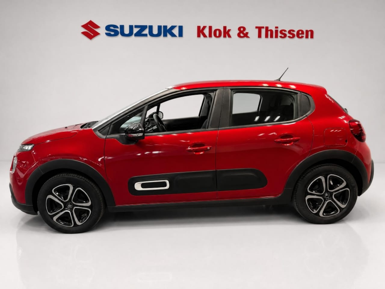 Citroën C3 - Lage KM-stand super luxe 1.2 Pure Tech Plus Clima Tronic Trekhaak Navigatie Cruise Control - AutoWereld.nl